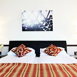 - Kieselgasse 4* Zurich